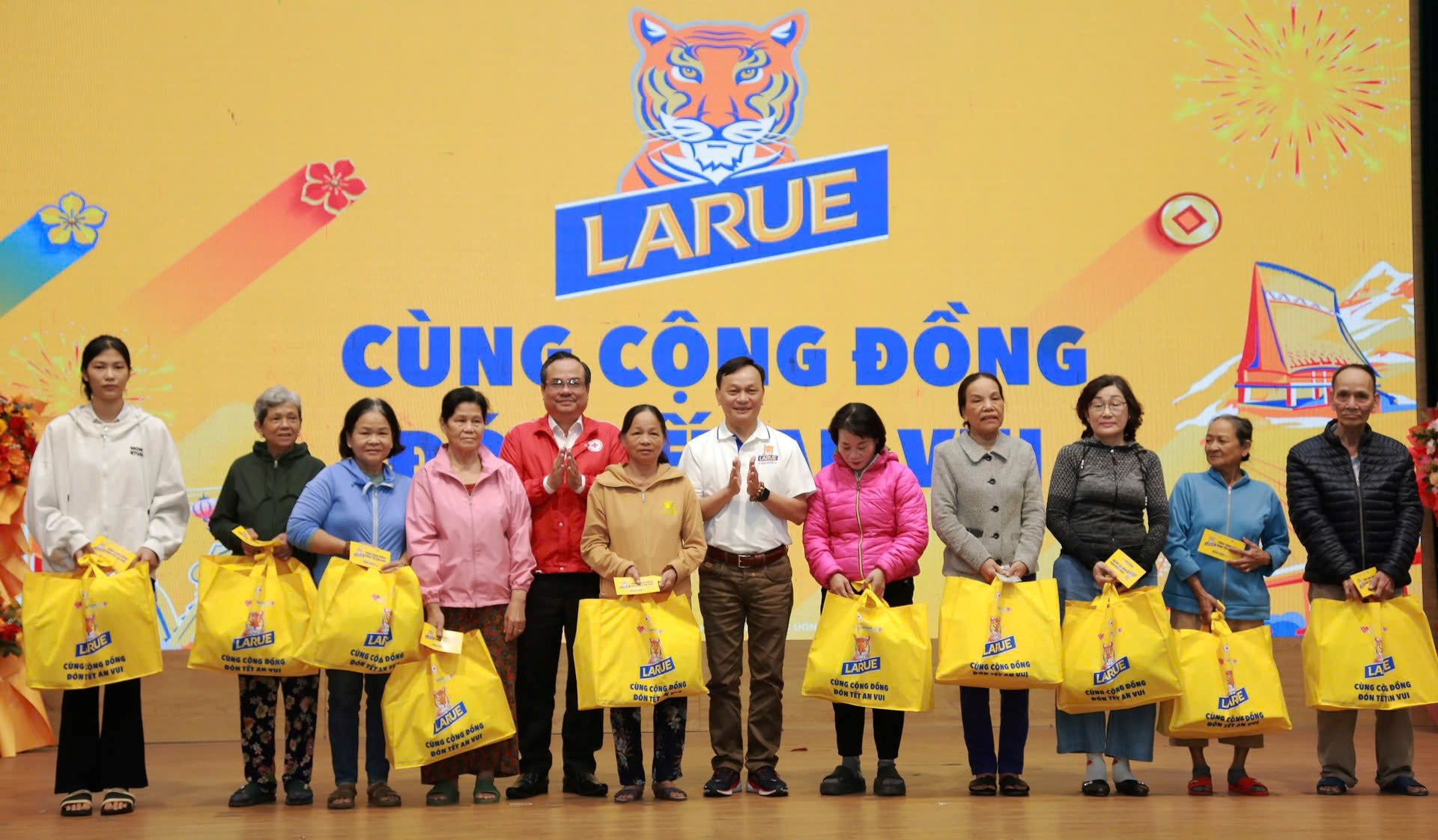 27-1-tang-qua11.jpg