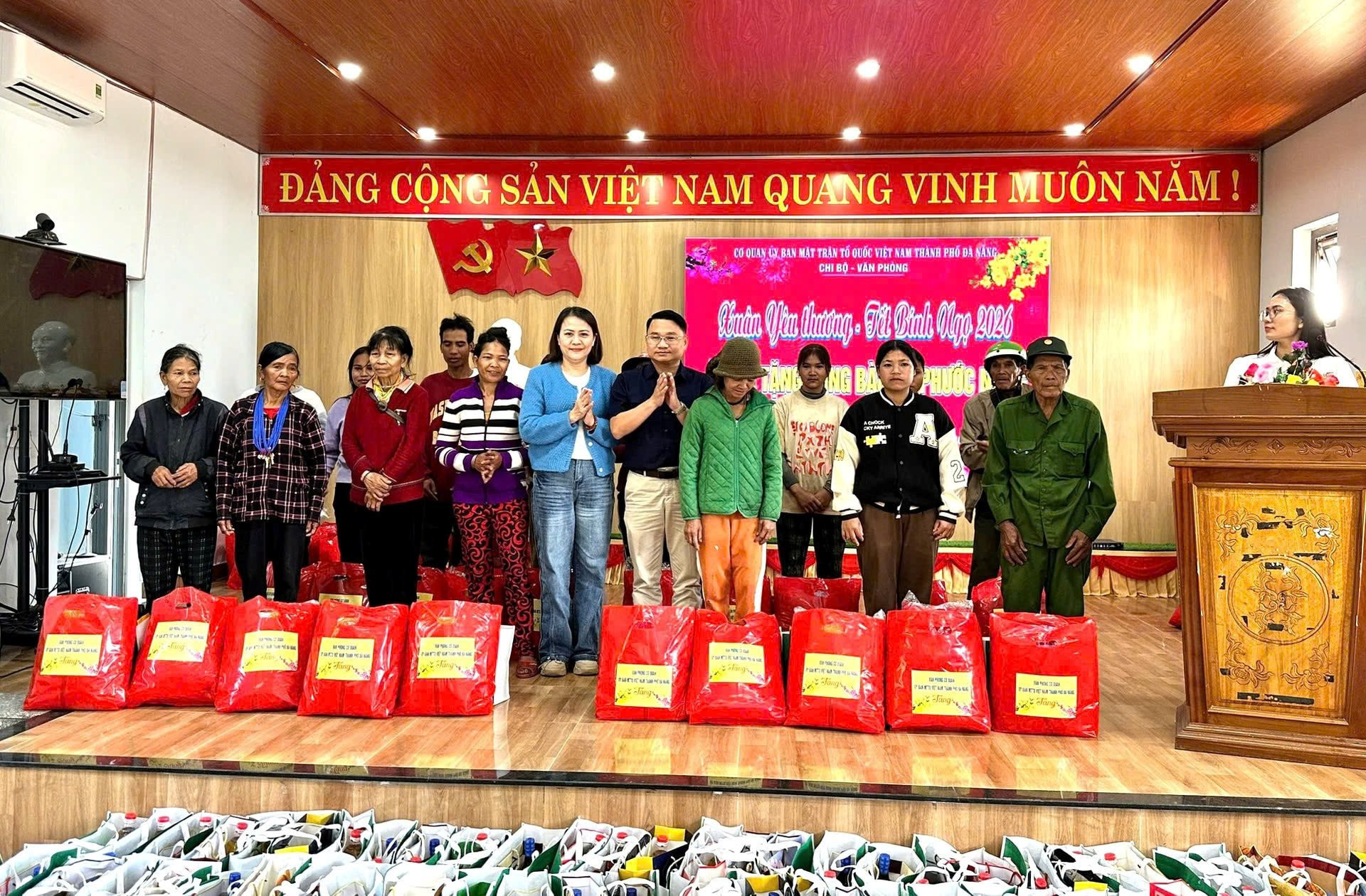 27-1-tang-qua9.jpg