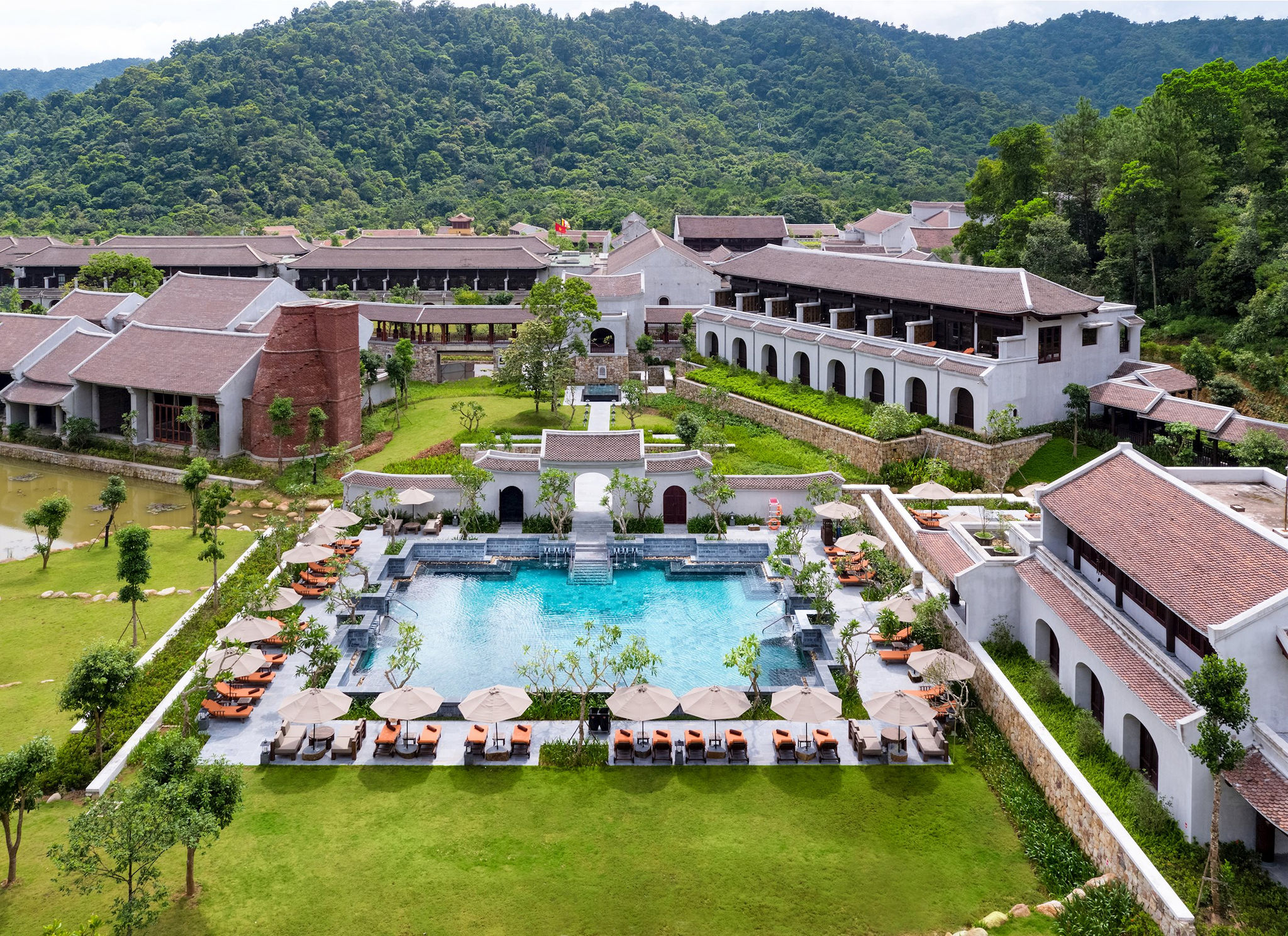 8.-legacy-yen-tu-pool-2.jpg