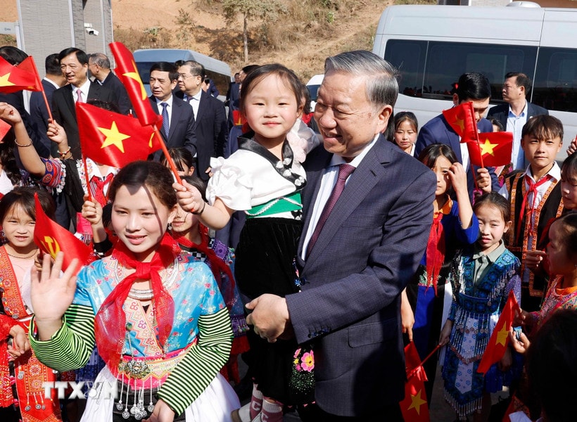 Tổng Bí thư Tô Lâm dự Lễ khánh thành Trường Phổ thông nội trú liên cấp Tiểu học và THCS Si Pa Phìn. (Ảnh: Thống Nhất/TTXVN)