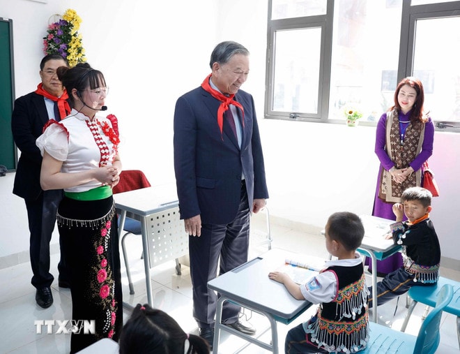 ttxvn-3101-tong-bi-thu-truong-noi-tru-lien-cap-si-pa-phin-4.jpg