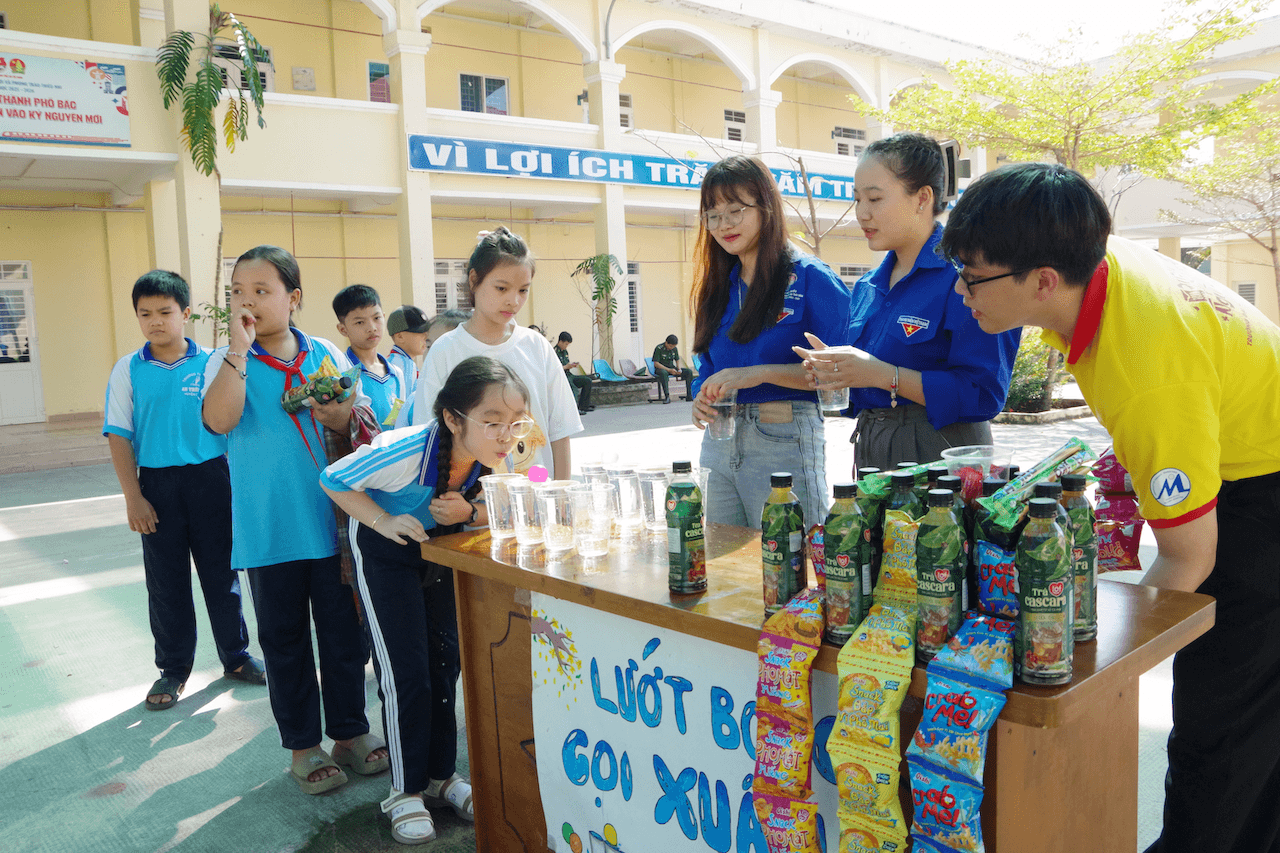 ban-sao-2.-cac-em-thieu-nhi-choi-tro-choi.png
