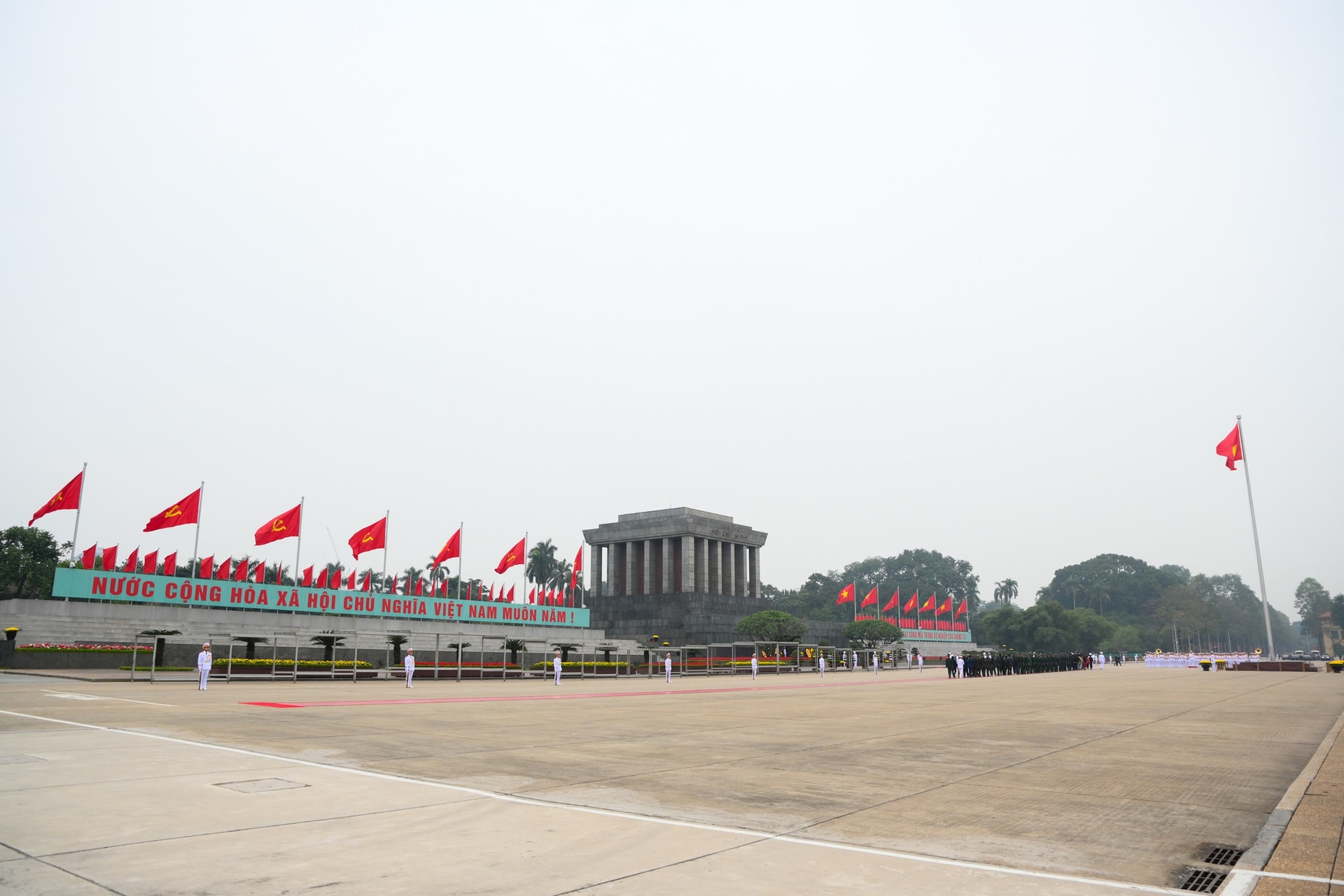 lanh-dao-dang-nha-nuoc-vieng-lang.jpg