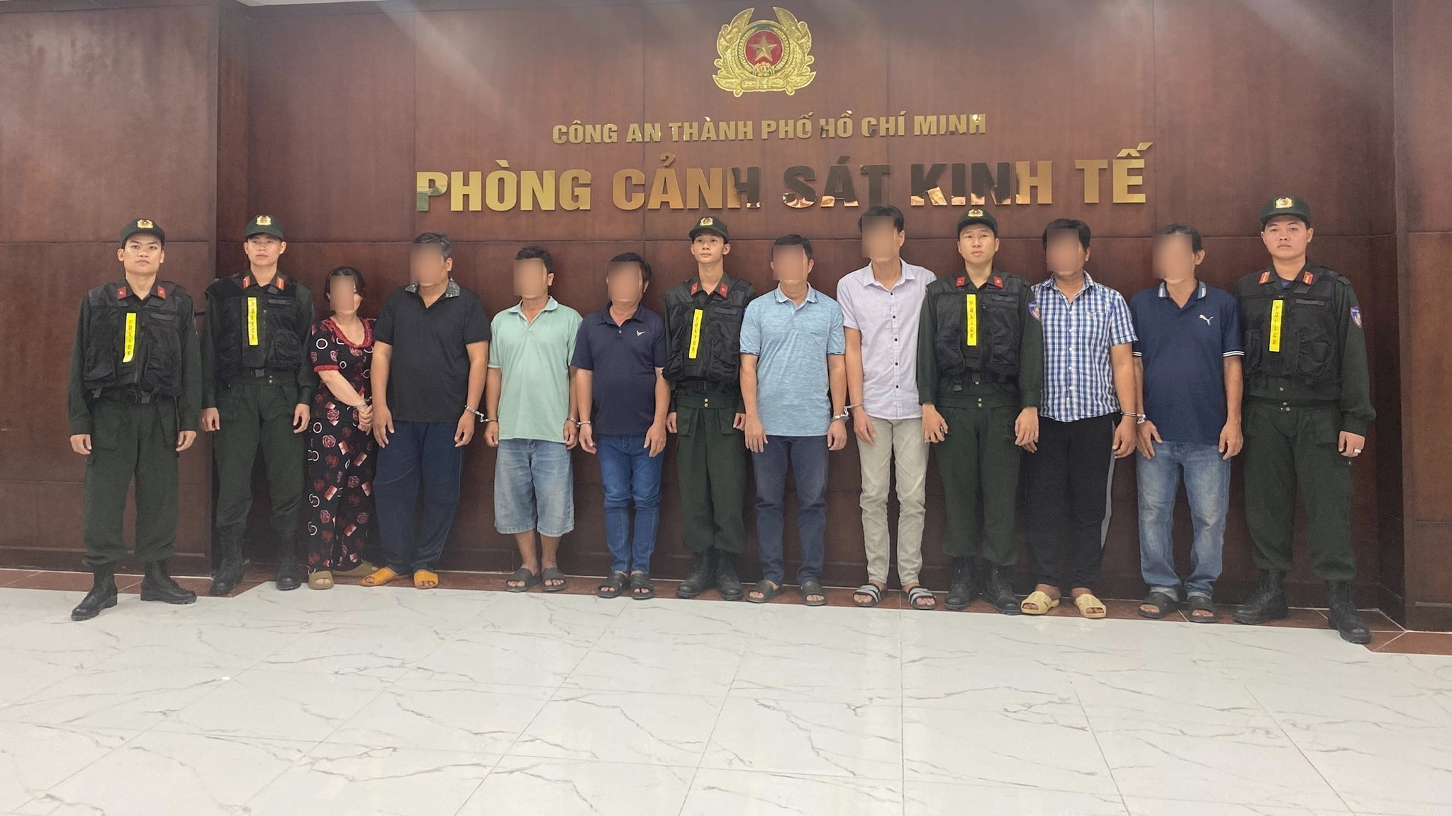 tu-trai-qua-le-thi-ngoc-huong-le-thanh-tu-nguyen-thanh-hai-nguyen-hong-hai-nguyen-van-yen-pham-tuan-dung-nguyen-tan-hiep-tran-van-duc-1-.jpg