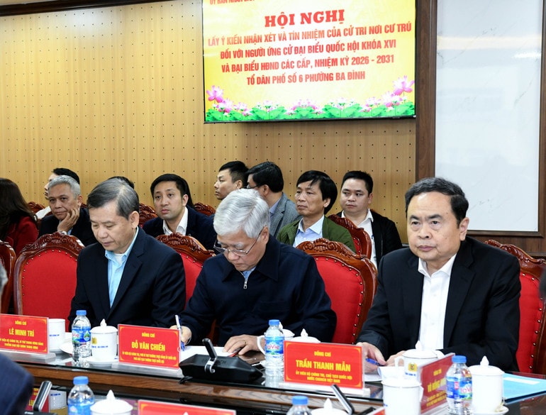 2-ctqh-va-cac-dai-bieu-du-hoi-nghi2.jpg