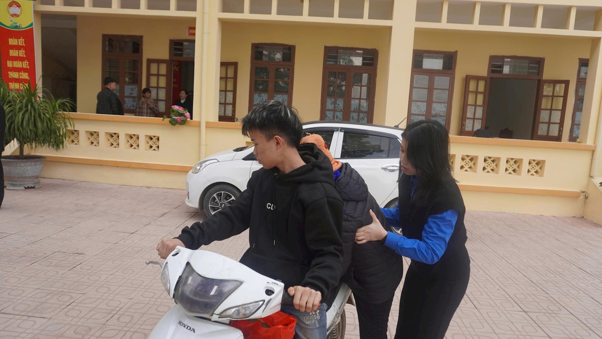 z7500527318859_bfa2c4b30b04f77ebc168ed2585fe4a3.jpg