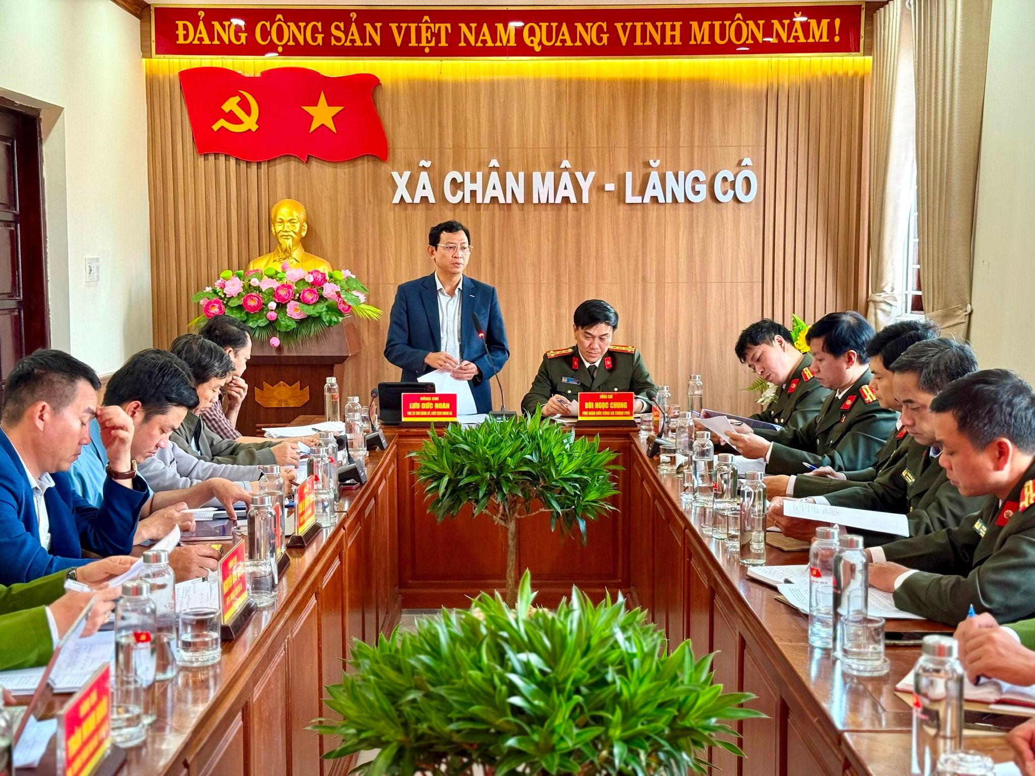 anh-2-kiem-tra-bau-cu.jpg
