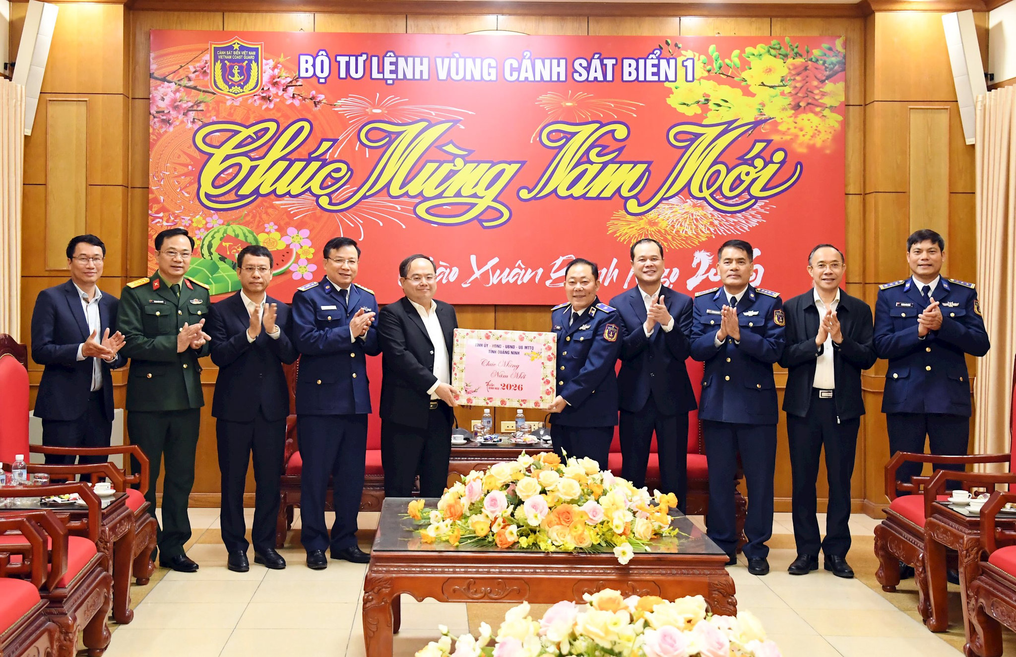 bi-thu-tinh-uy-quang-ninh-quan-minh-cuong-chuc-tet-can-bo-chien-si-bo-tu-lenh-vung-canh-sat-bien-1.jpg