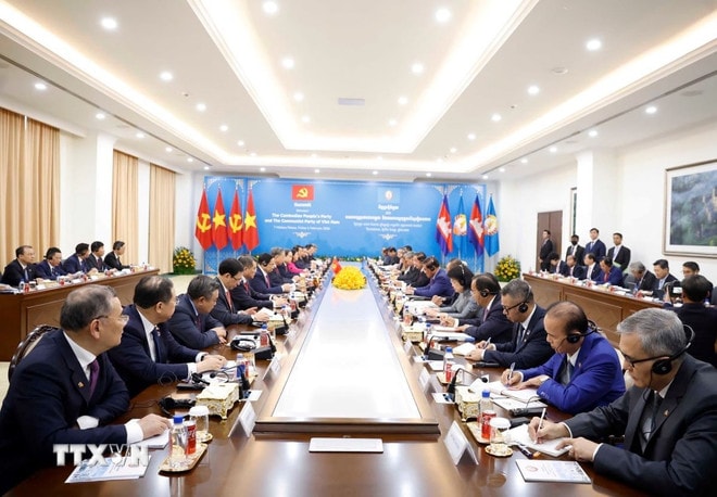 ttxvn-hoi-dam-giua-dang-cong-san-viet-nam-va-dang-nhan-dan-campuchia-0602-1.jpg
