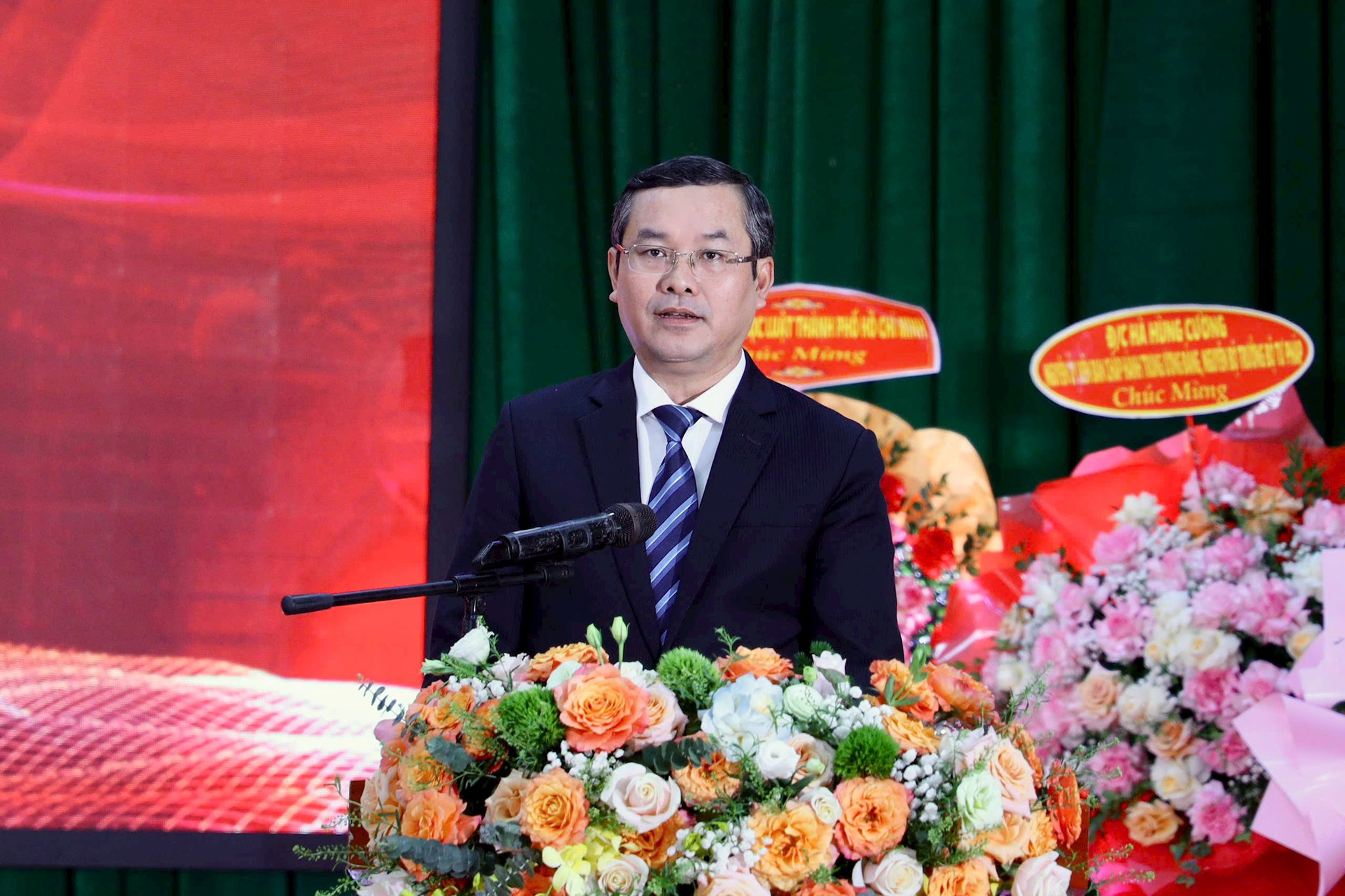 thu-truong-bgddt-nguyen-van-phuc-phat-bieu.jpg