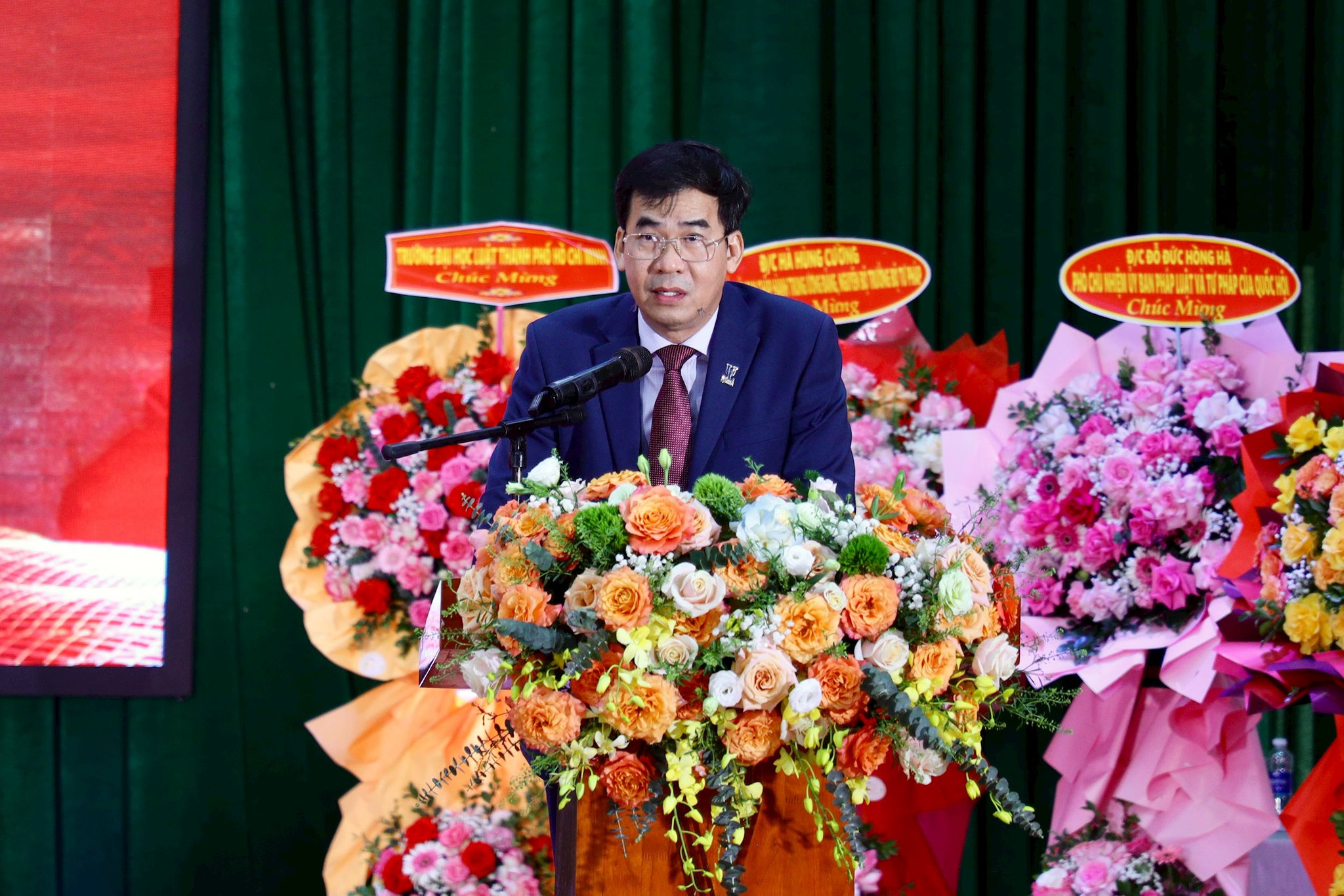 ts.le-truong-son-hieu-truong-ulaw-phat-bieu.jpg
