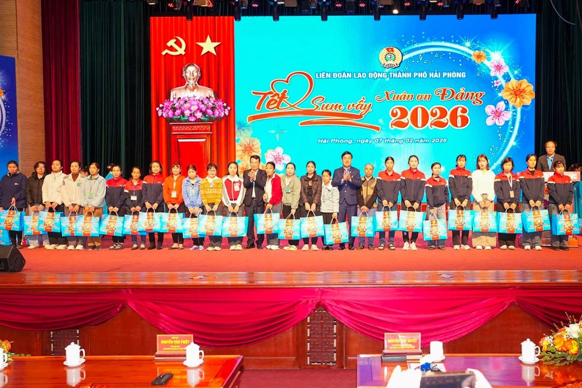 hai-phong-trao-qua-tet-doan-vien-cong-doan-.jpg