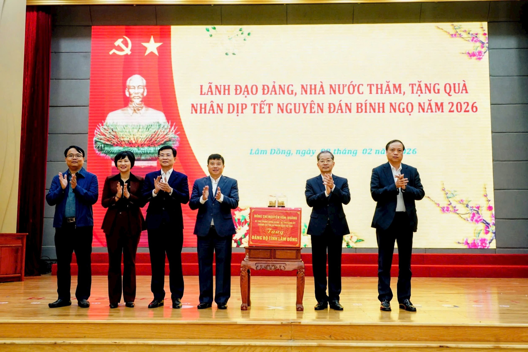 ca-trao-qua-chuc-tet-tinh-uy.jpg