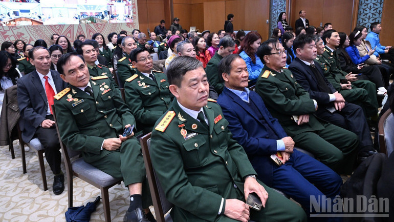 Các đại biểu tham dự buổi lễ. (Ảnh: TRẦN HẢI) ndo_br_c1-5111.jpg