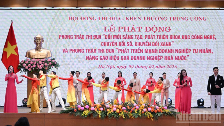 Một tiết mục văn nghệ đặc sắc được biểu diễn tại lễ phát động. (Ảnh: TRẦN HẢI) ndo_br_b5-8364.jpg