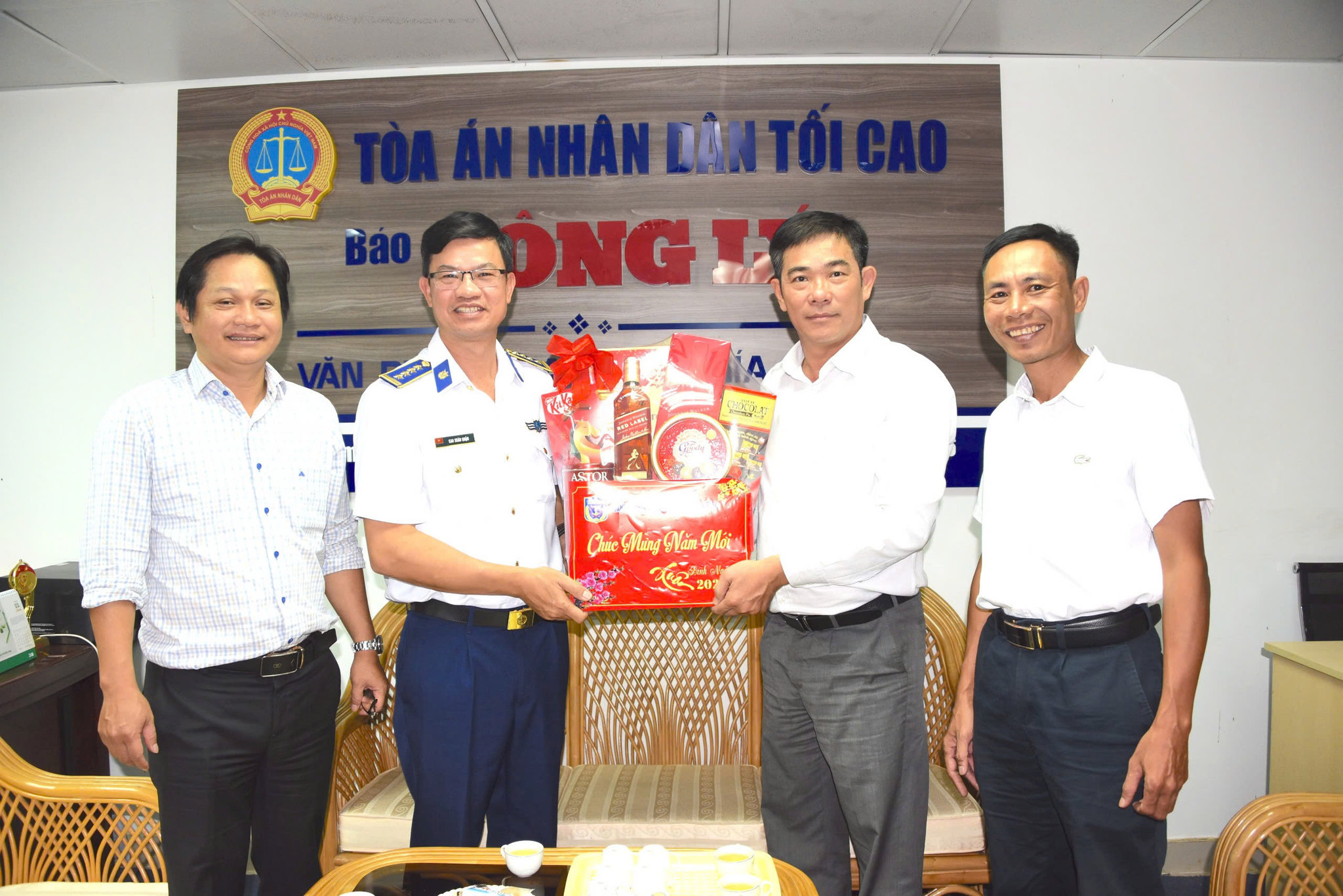 csb-3-chuc-tet-bao-cong-ly.jpg