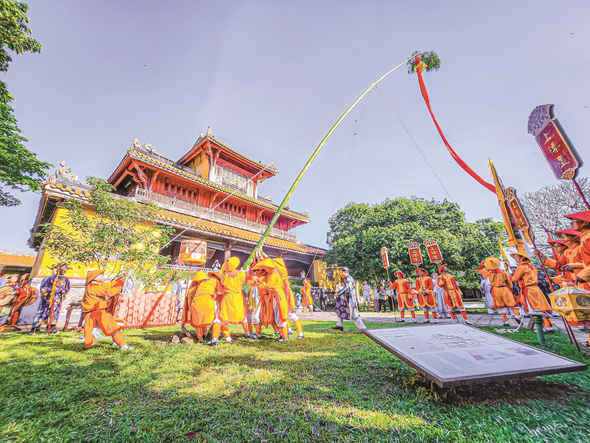 le-dung-neu-duoc-trung-tam-bao-ton-di-tich-co-do-hue-tai-hien-lai-tai-hoang-thanh-hue.jpg