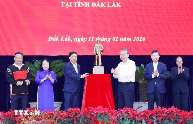 ttxvn-tong-bi-thu-tham-chuc-tet-dang-bo-chinh-quyen-va-nhan-dan-tinh-dak-lak9.jpg