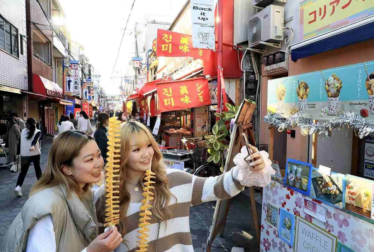 young-people-are-seen-in-the-osaka-korea-town-area-in-ikuno-ward-on-wednesday.jpg