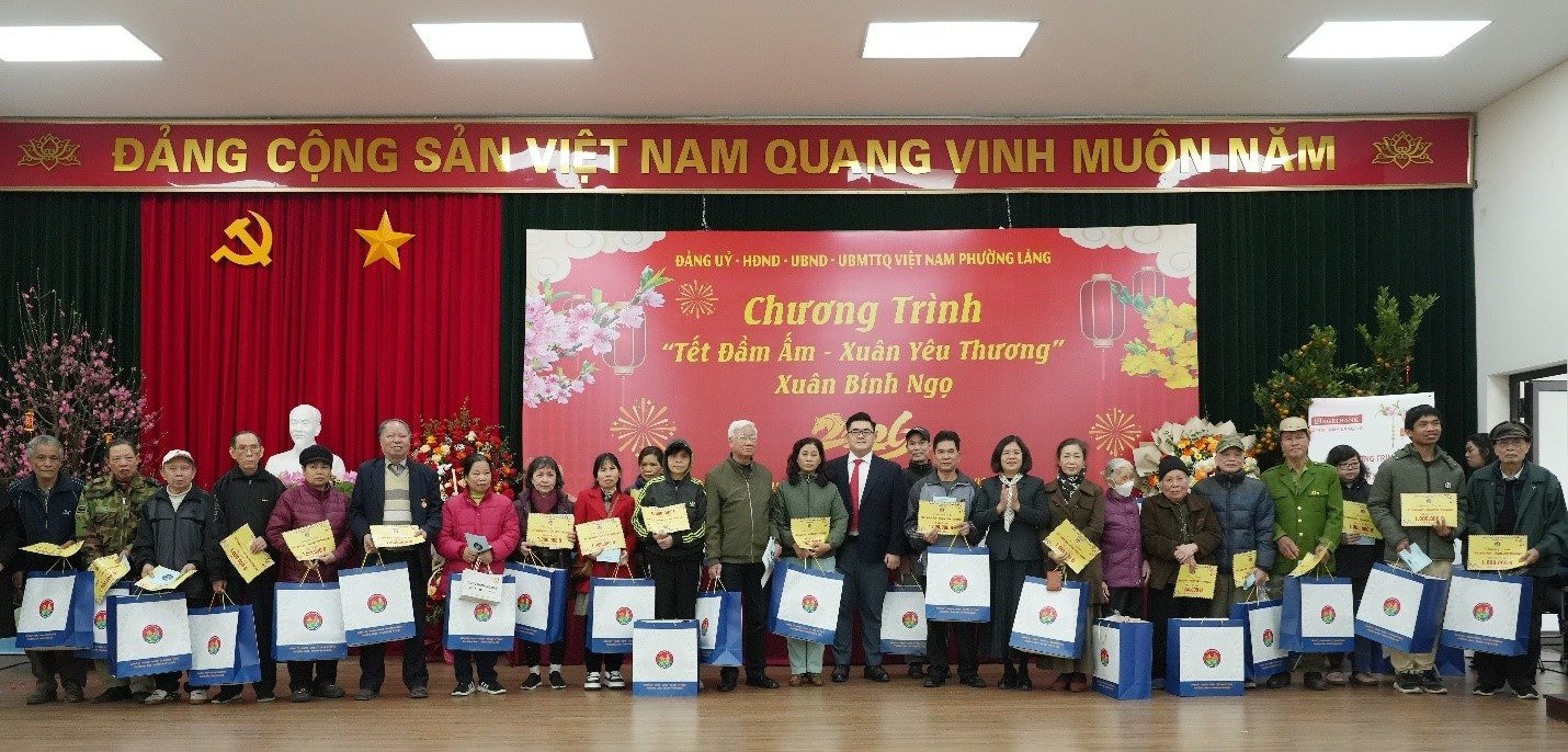 anh-5-rox-trao-qua.jpg
