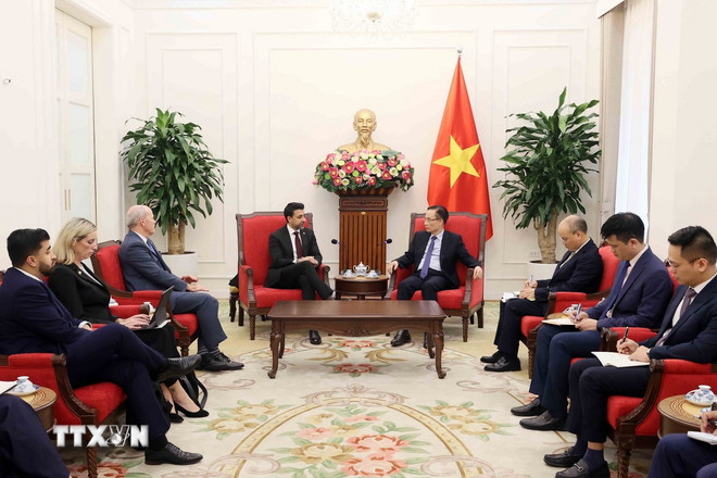 ttxvn-bo-truong-bo-ngoai-giao-tiep-bo-truong-bo-thuong-mai-quoc-te-canada-2.jpg