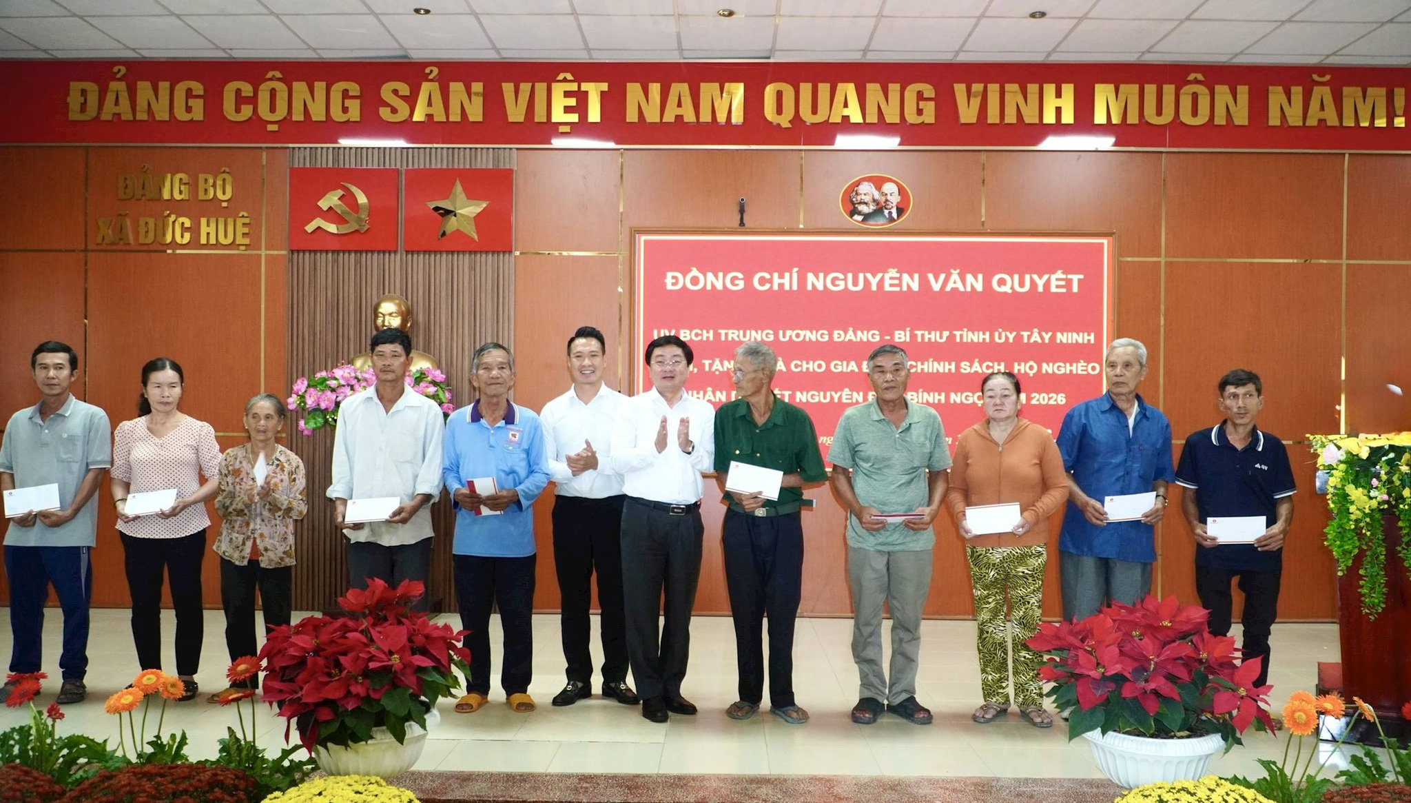 tang-qa-duc-hue.jpg
