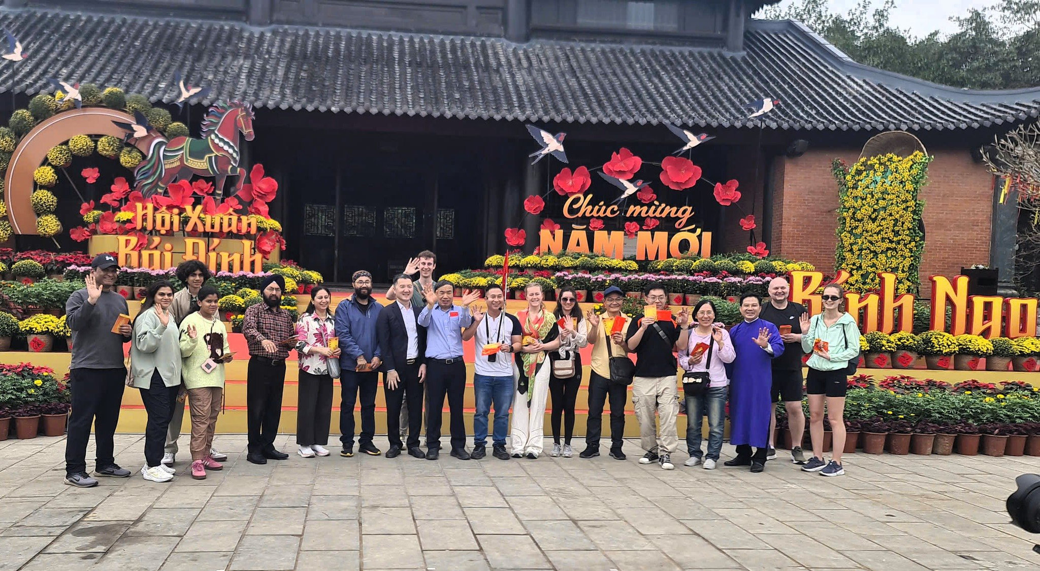 ninh_binh_don_khach_ngay_dau_nam_moi1.jpg