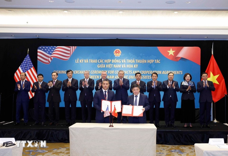 Tổng Bí thư Tô Lâm chứng kiến lễ trao Thoả thuận cung cấp tài chính cho 6 tàu bay Boeing 737-8 giữa VietjetAir và Griffin Global Asset Management. (Ảnh: Thống Nhất/TTXVN)