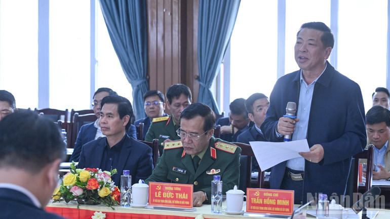 Bộ trưởng Xây dựng Trần Hồng Minh phát biểu ý kiến tại cuộc họp. (Ảnh: Trần Hải) ndo_br_c3-6447.jpg