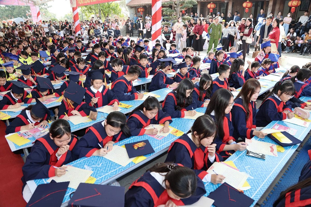 khai-but-tai-khu-di-tich-cac-vuong-trieu-mac-1.jpg