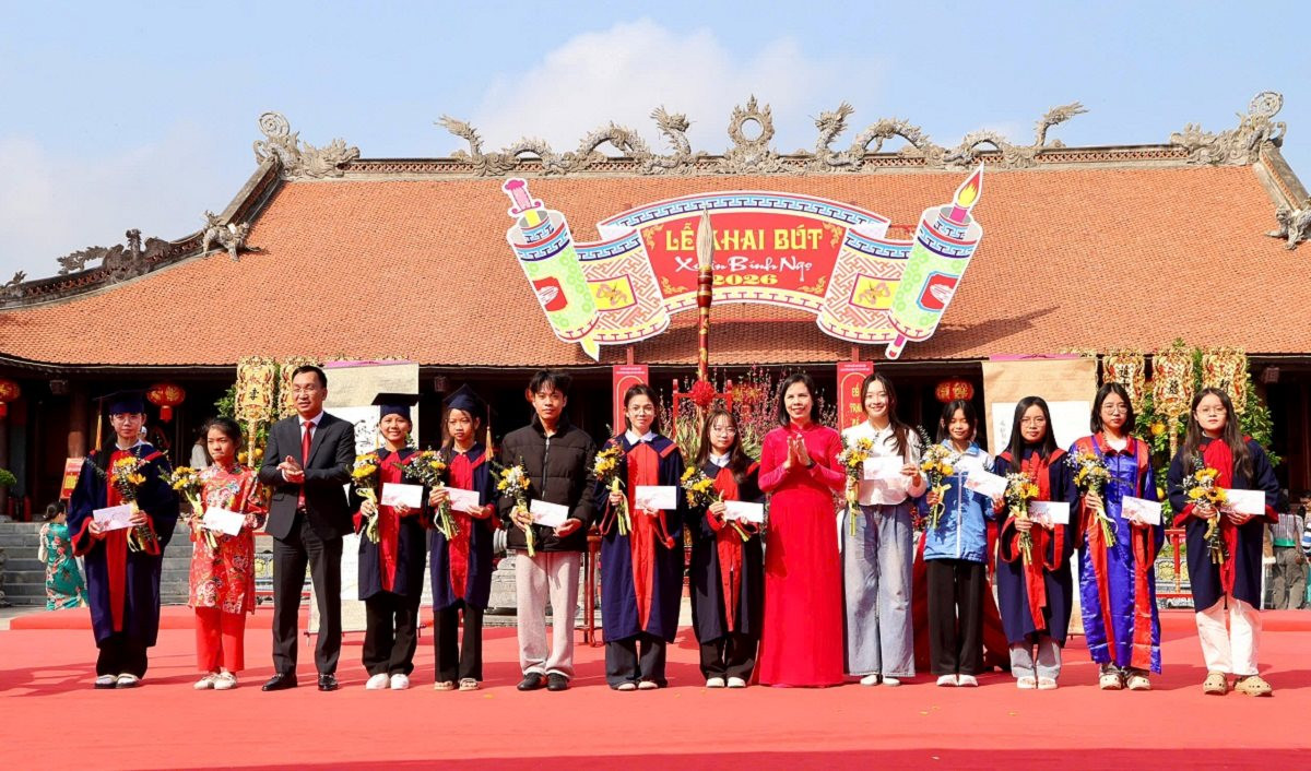 khai-but-tai-khu-di-tich-cac-vuong-trieu-mac-2.jpg