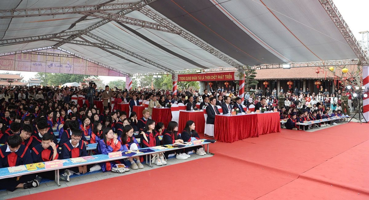 khai-but-tai-khu-di-tich-cac-vuong-trieu-mac.jpg