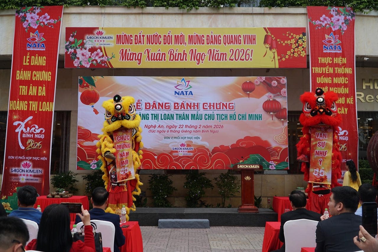 Lễ dâng bánh chưng tri ân bà Hoàng Thị Loan - Nét đẹp văn hóa đầu xuân ở Nghệ An