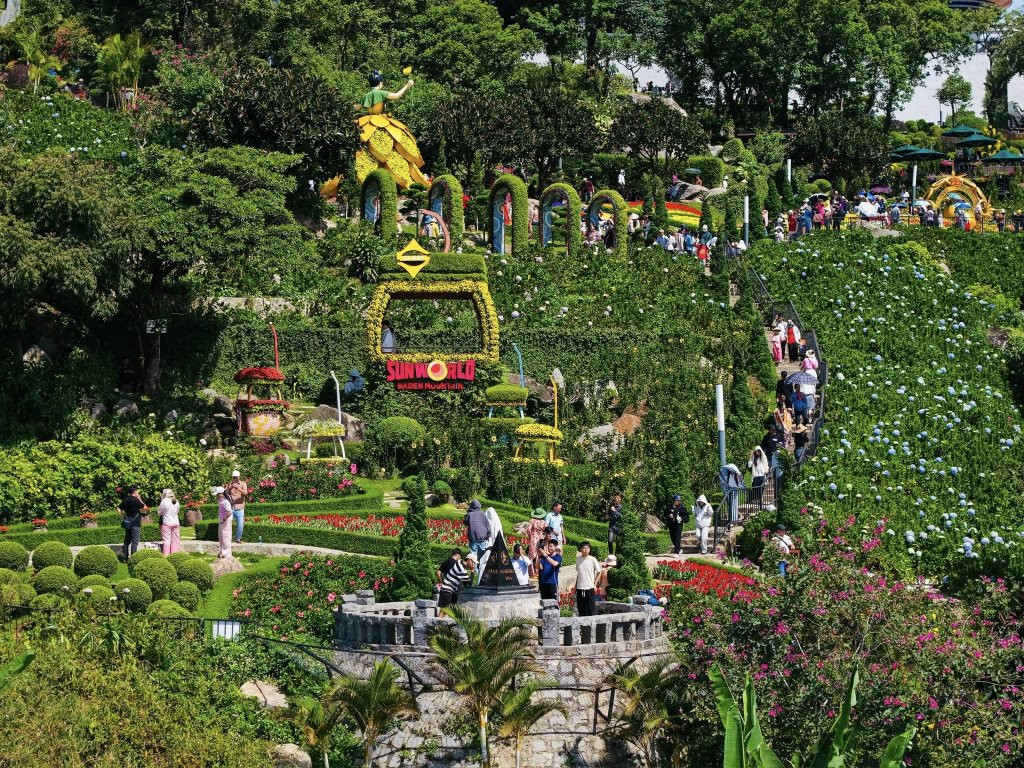 1342119_dong_dao_du_khach_du_xuan_tai_nui_ba_den_anh_sun_world_ba_den_mountain_10283021.jpg