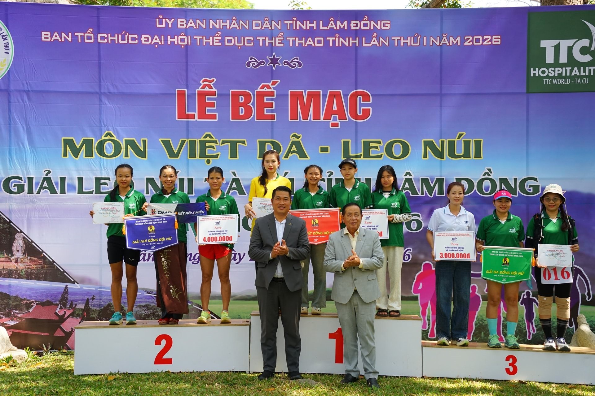6-trao-giai-dong-doi-nu-he-mo-rong.jpeg