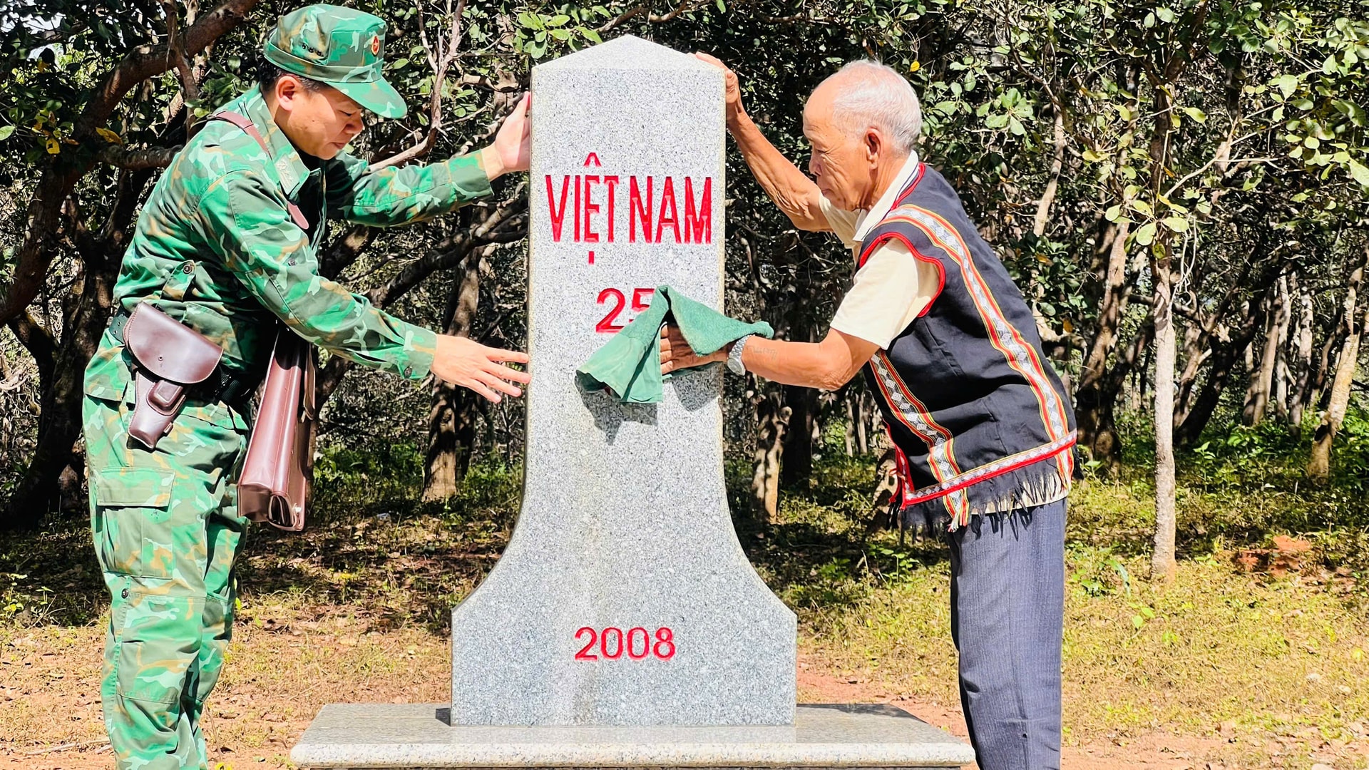 W_anh-3-gia-ksor-bong.jpg