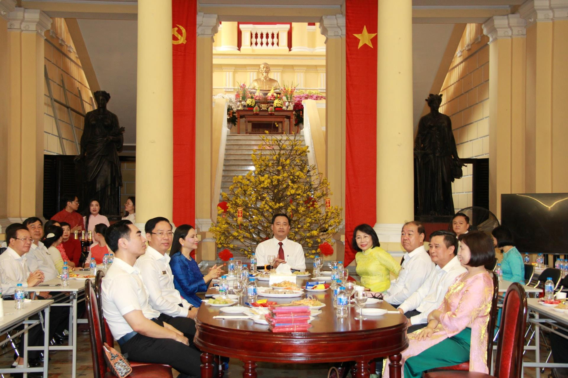 ban-lanh-dao-tand-tp.hcm(1).jpg