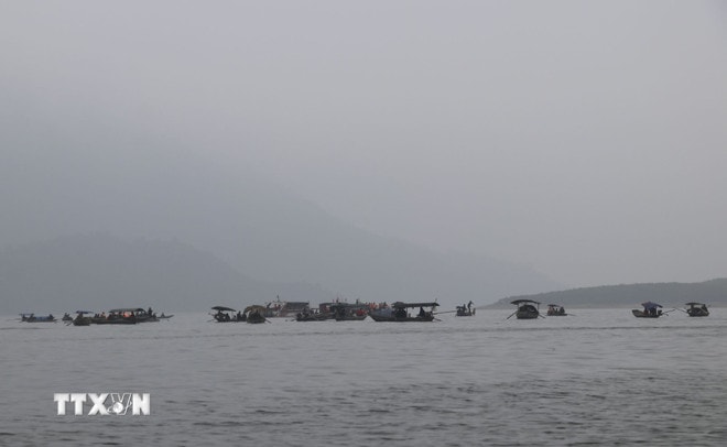 ttxvn-lao-cai-khan-truong-khac-phuc-vu-chim-tau-khach-tren-ho-thac-ba-22-7.jpg