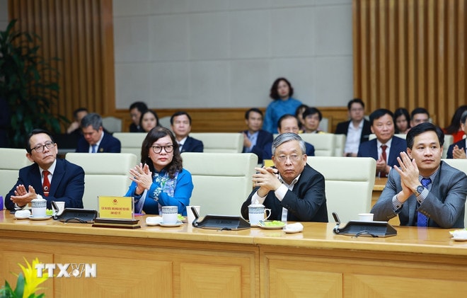 ttxvn-thu-tuong-gap-mat-dai-dien-cac-nha-khoa-hoc-tieu-bieu-trong-linh-vuc-y-te-8605183-6.jpg