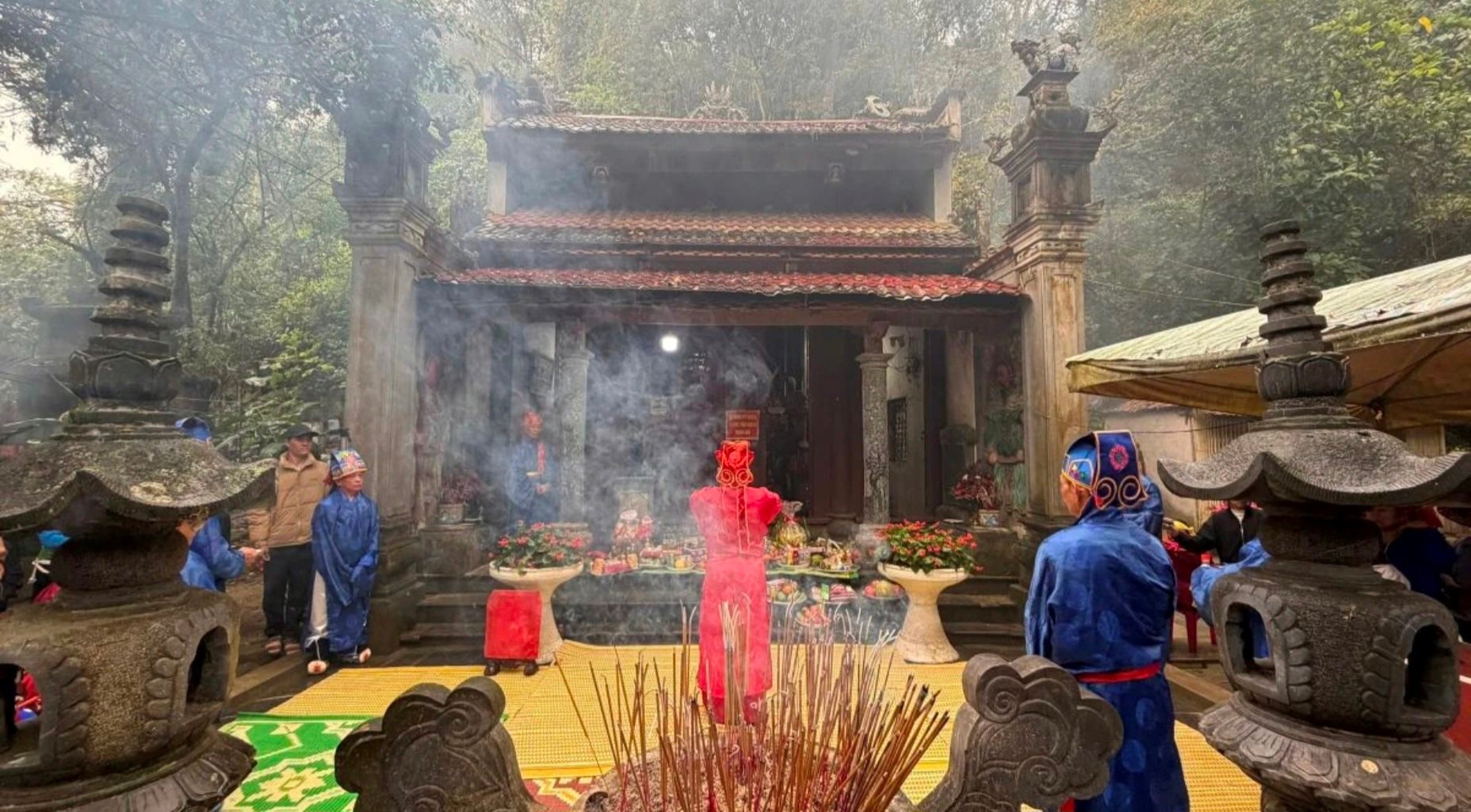 Tưng bừng Lễ hội Khai hạ suối cá thần năm 2026