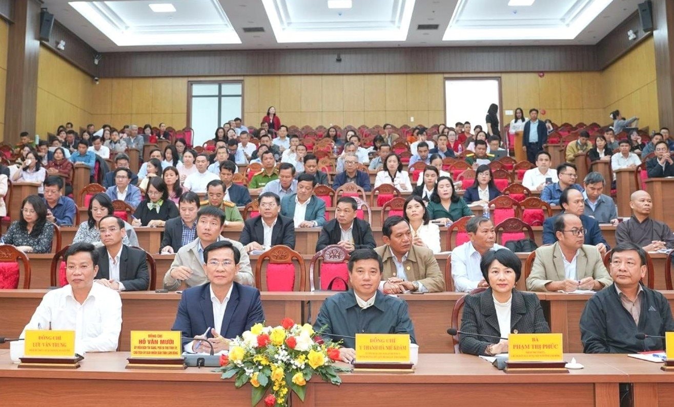 1-cac-dong-chi-trong-thuong-truc-tinh-uy-lam-dong-du-hoi-nghi.jpg