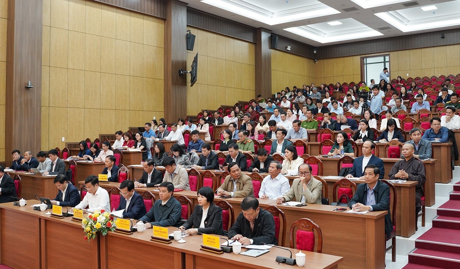 4-cac-dai-bieu-va-162-ung-cu-dbqh-khoa-xvi-va-hdnd-tinh-tham-du-hoi-nghi.jpg