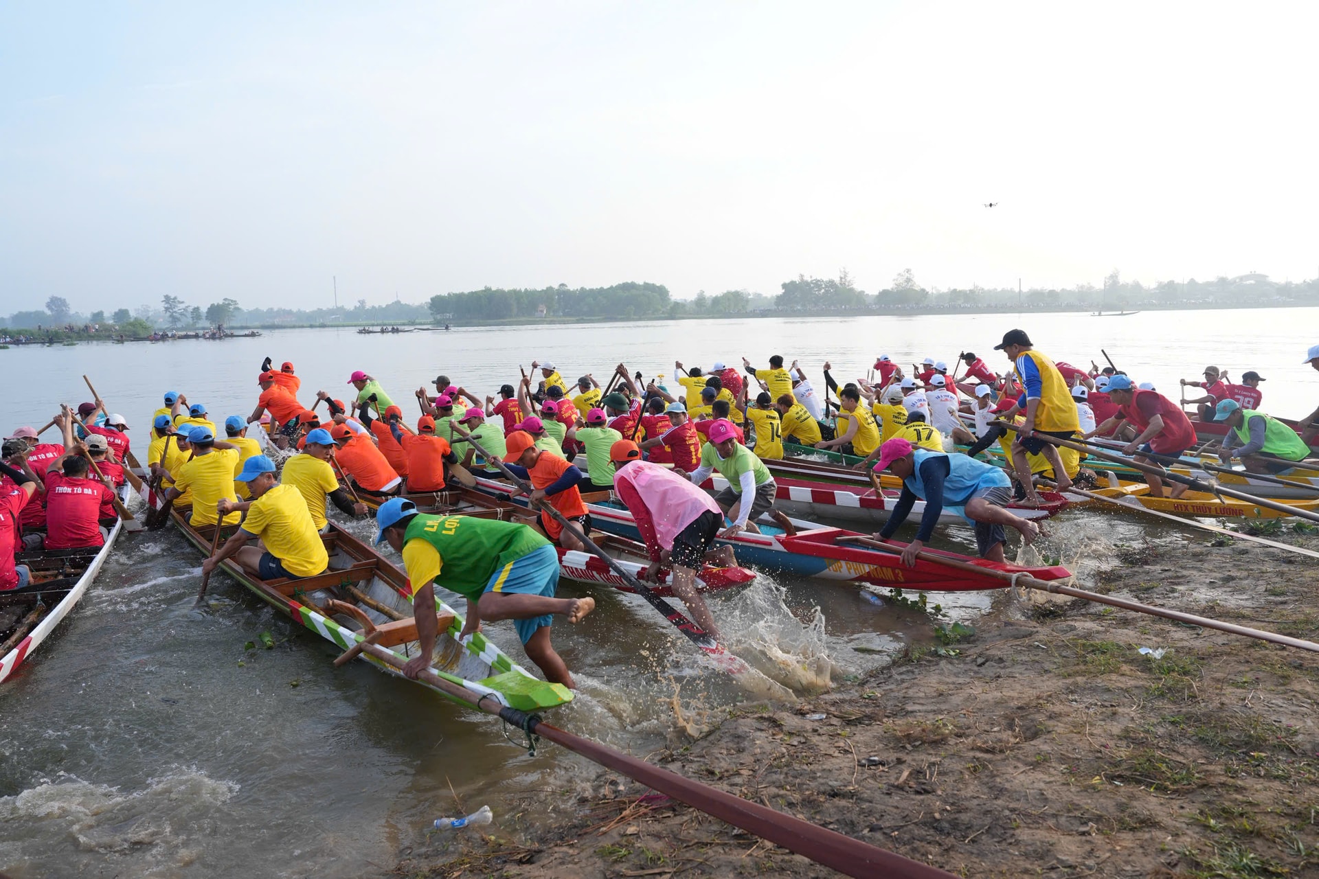 Lễ hội đua ghe truyền thống trên sông Đại Giang