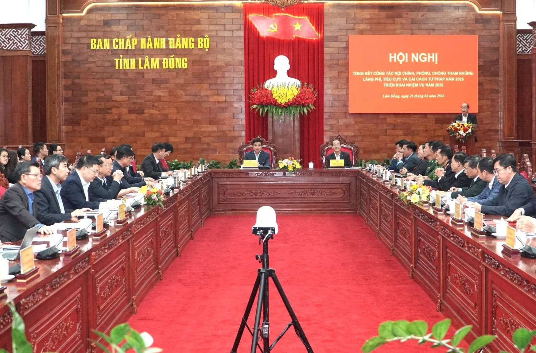 2-quang-canh-hoi-nghi.jpg