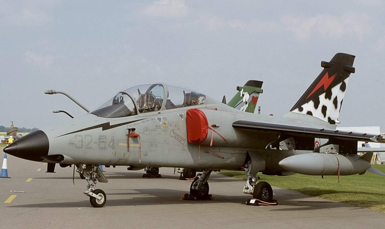 Hàng nghìn linh kiện máy bay chiến đấu biến mất khỏi kho của không quân Ý