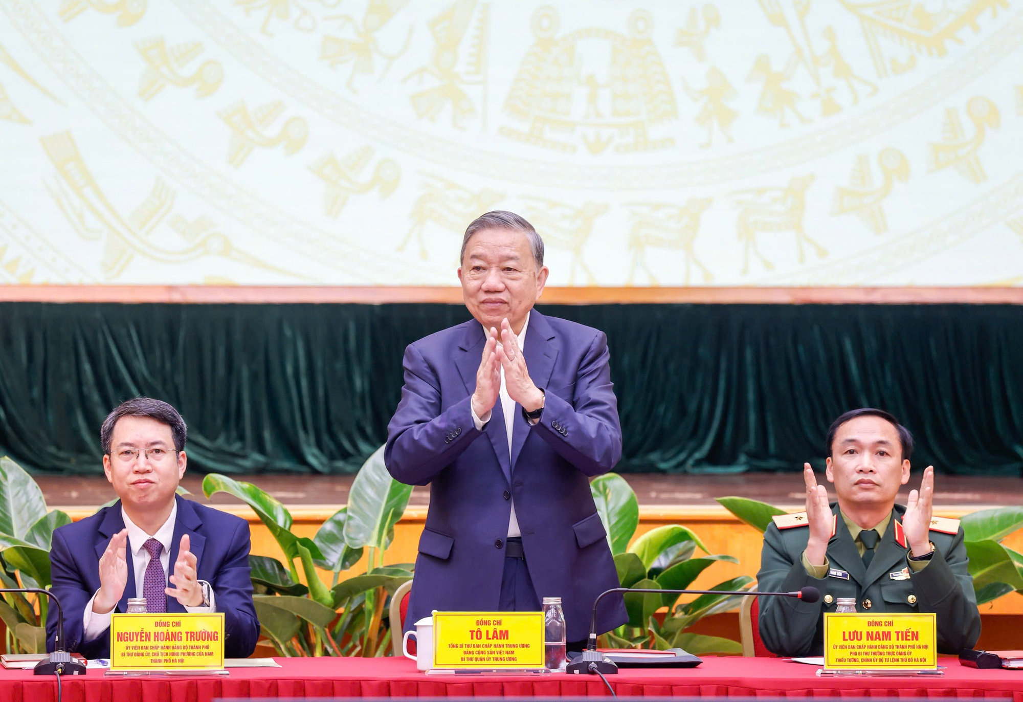 Tổng Bí thư Tô Lâm dự Hội nghị tiếp xúc giữa cử tri với người ứng cử đại biểu Quốc hội khóa XVI tại Hà Nội- Ảnh 1. Tổng Bí thư Tô Lâm dự Hội nghị tiếp xúc giữa cử tri với người ứng cử đại biểu Quốc hội khóa XVI tại Hà Nội- Ảnh 1.