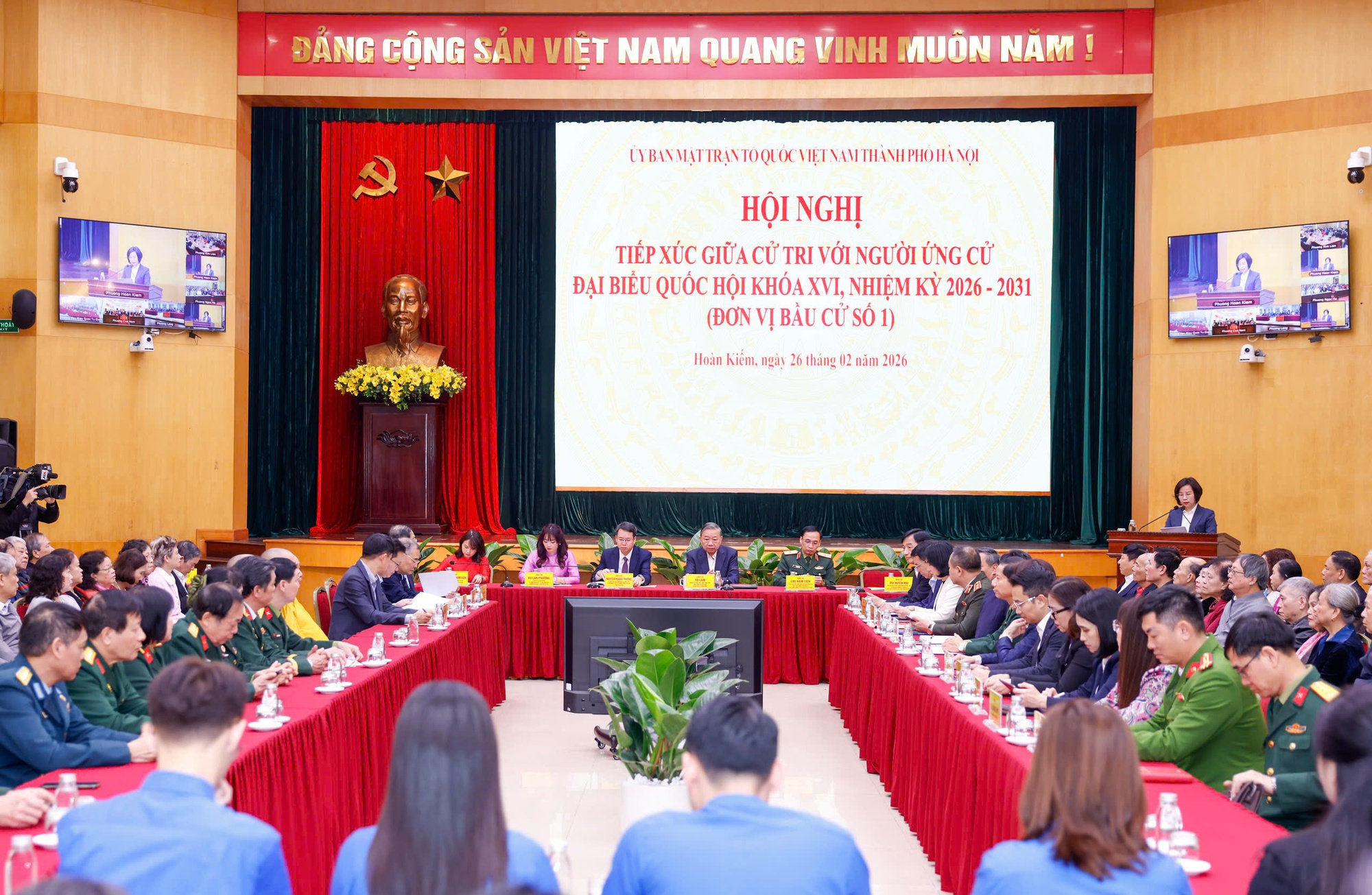 Tổng Bí thư Tô Lâm dự Hội nghị tiếp xúc giữa cử tri với người ứng cử đại biểu Quốc hội khóa XVI tại Hà Nội- Ảnh 2. Tổng Bí thư Tô Lâm dự Hội nghị tiếp xúc giữa cử tri với người ứng cử đại biểu Quốc hội khóa XVI tại Hà Nội- Ảnh 2.
