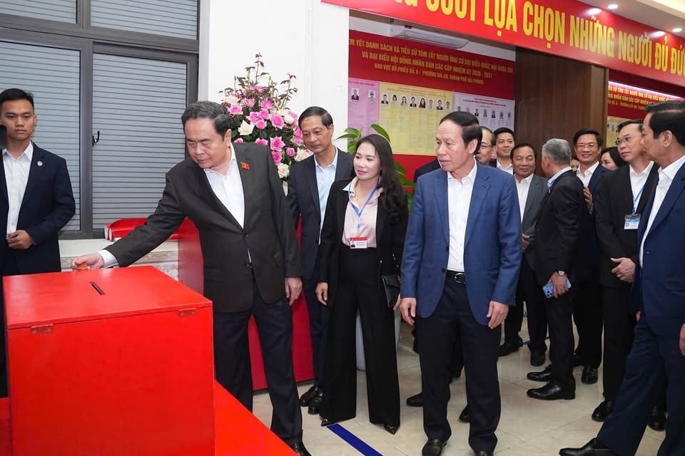chu-tich-quoc-hoi-kiem-tra-chuan-bi-bau-cu.jpg