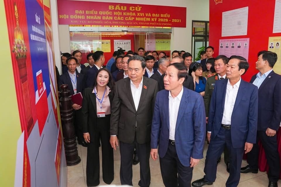 chu-tich-quoc-hoi-kiem-tra-cong-tac-chuan-bi-bau-cu.jpg