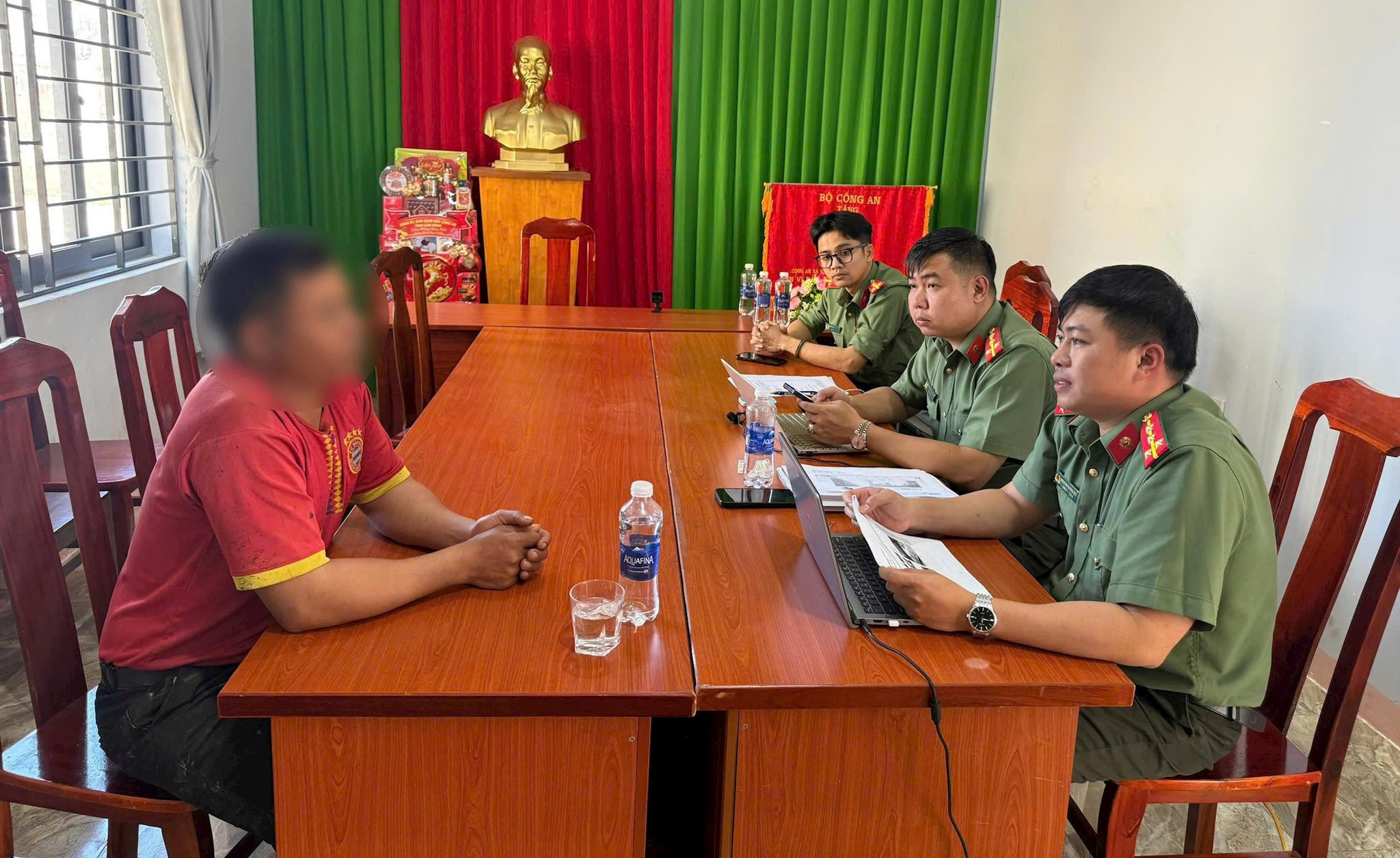 3-cong-an-tinh-lam-dong-dau-tranh-xu-ly-cac-doi-tuong-dang-tai-thong-tin-xuyen-tac-sai-su-that-tren-khong-gian-mang.jpg